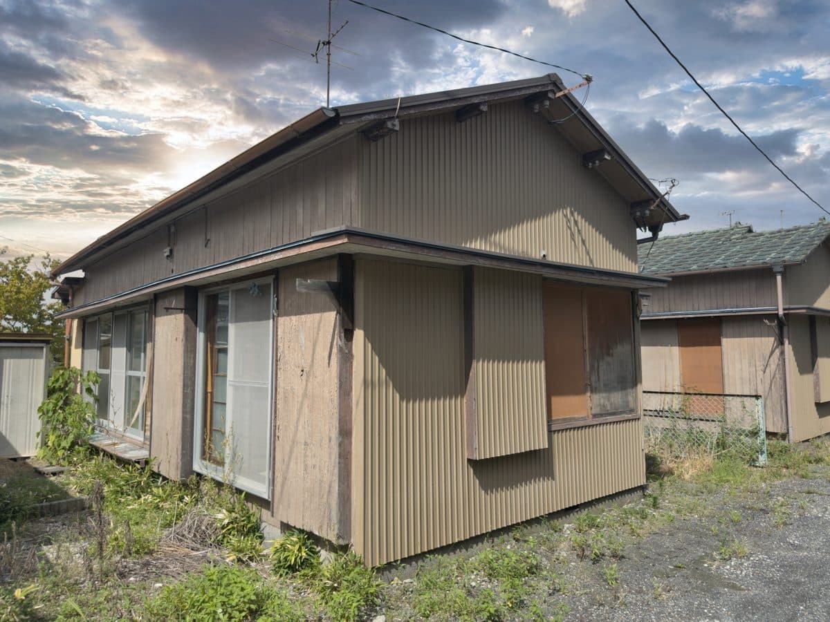 老朽化が進む空き家