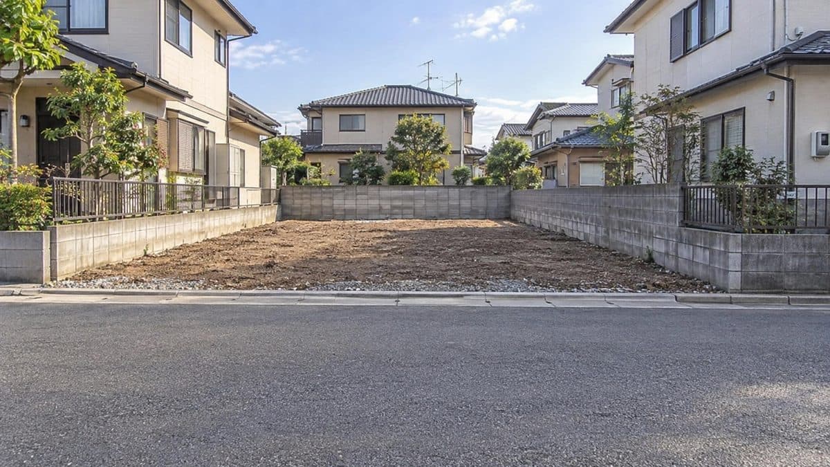 住宅地の更地 (イメージ)
